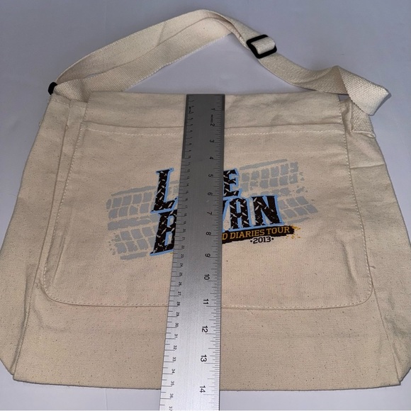 Luke Bryan Messanger bag tour of 2013 - Picture 5 of 8